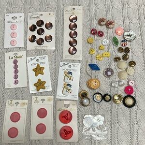 Button lot 73 total. 43 loose buttons and 9 button cards VTG except xmas ones